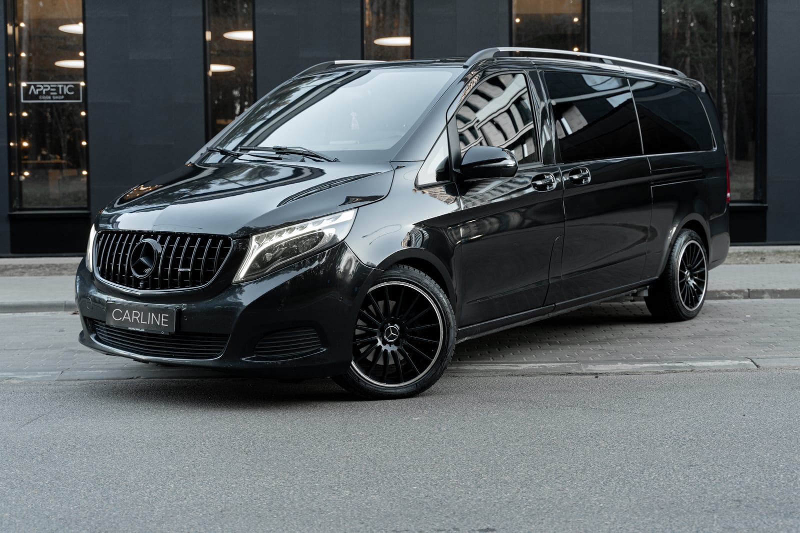 Mercedes-Benz V-Class ExtraLong 4Matic 2019 — аренда от 480 Br/сутки