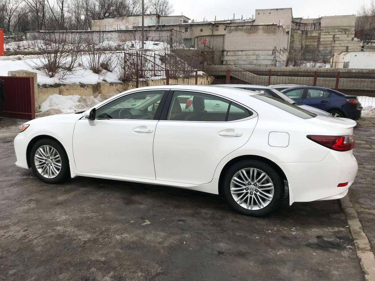 Lexus ES200 2015 года в аренду в Минске