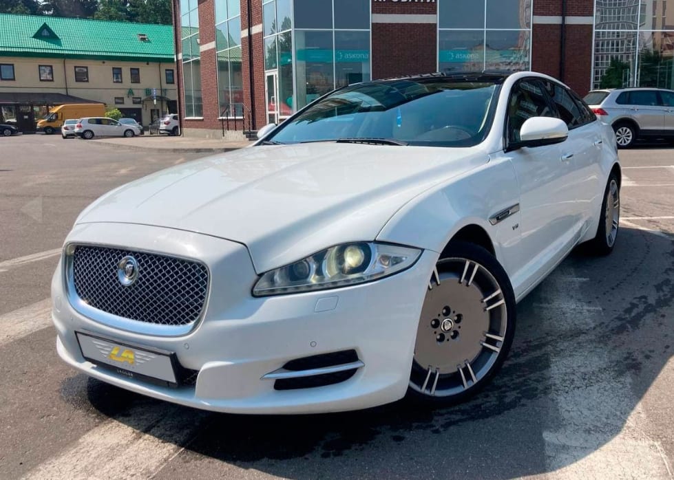 Jaguar XJ