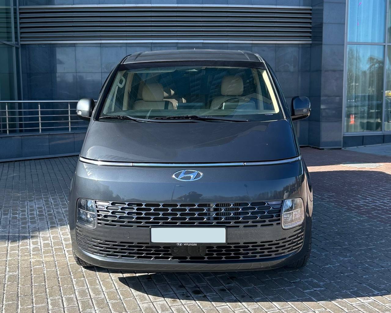 Hyundai Staria (8+1)