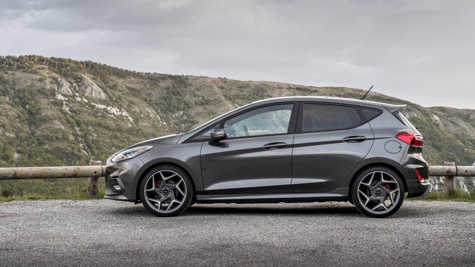 Ford Fiesta Hatchback MT