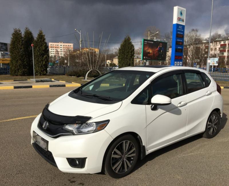 Honda Fit (белая жемчужина) в аренду в Минске