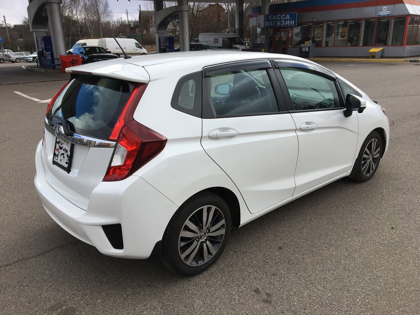 Honda Fit (белая жемчужина) в аренду в Минске