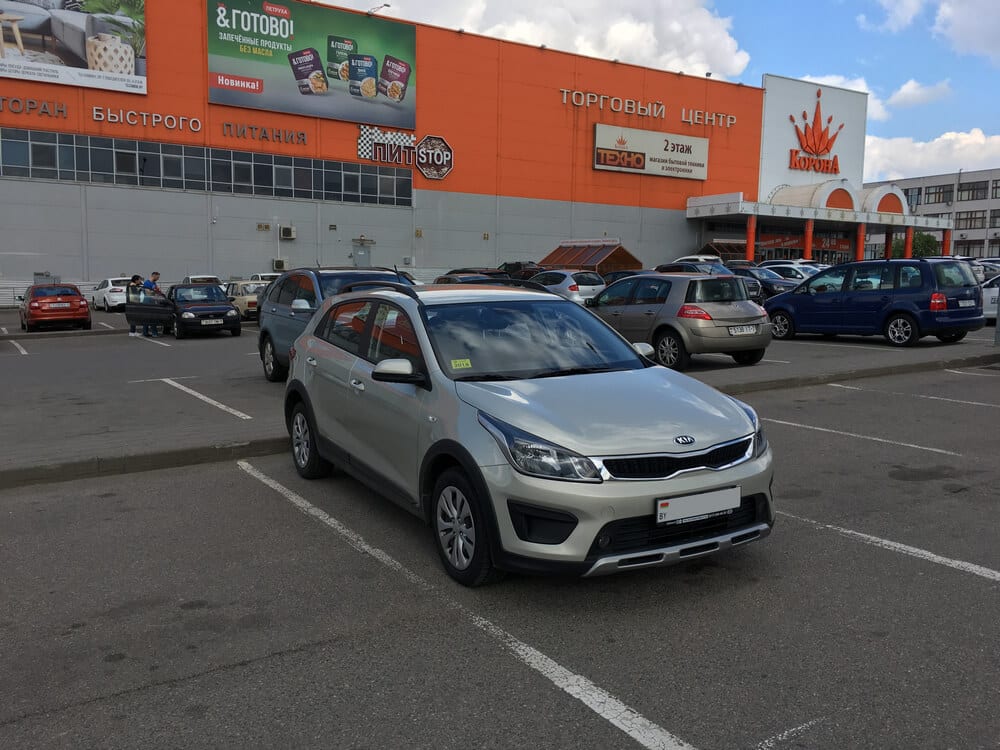 Kia Rio X-Line (бежевый) 2018 года в аренду в Минске