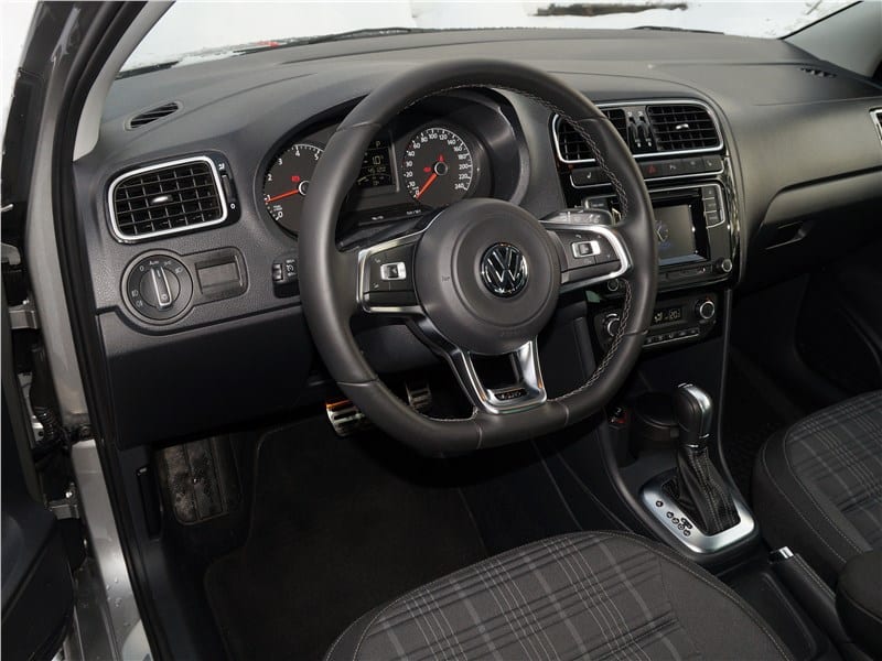 Volkswagen Polo Drive 2018 — фото 2