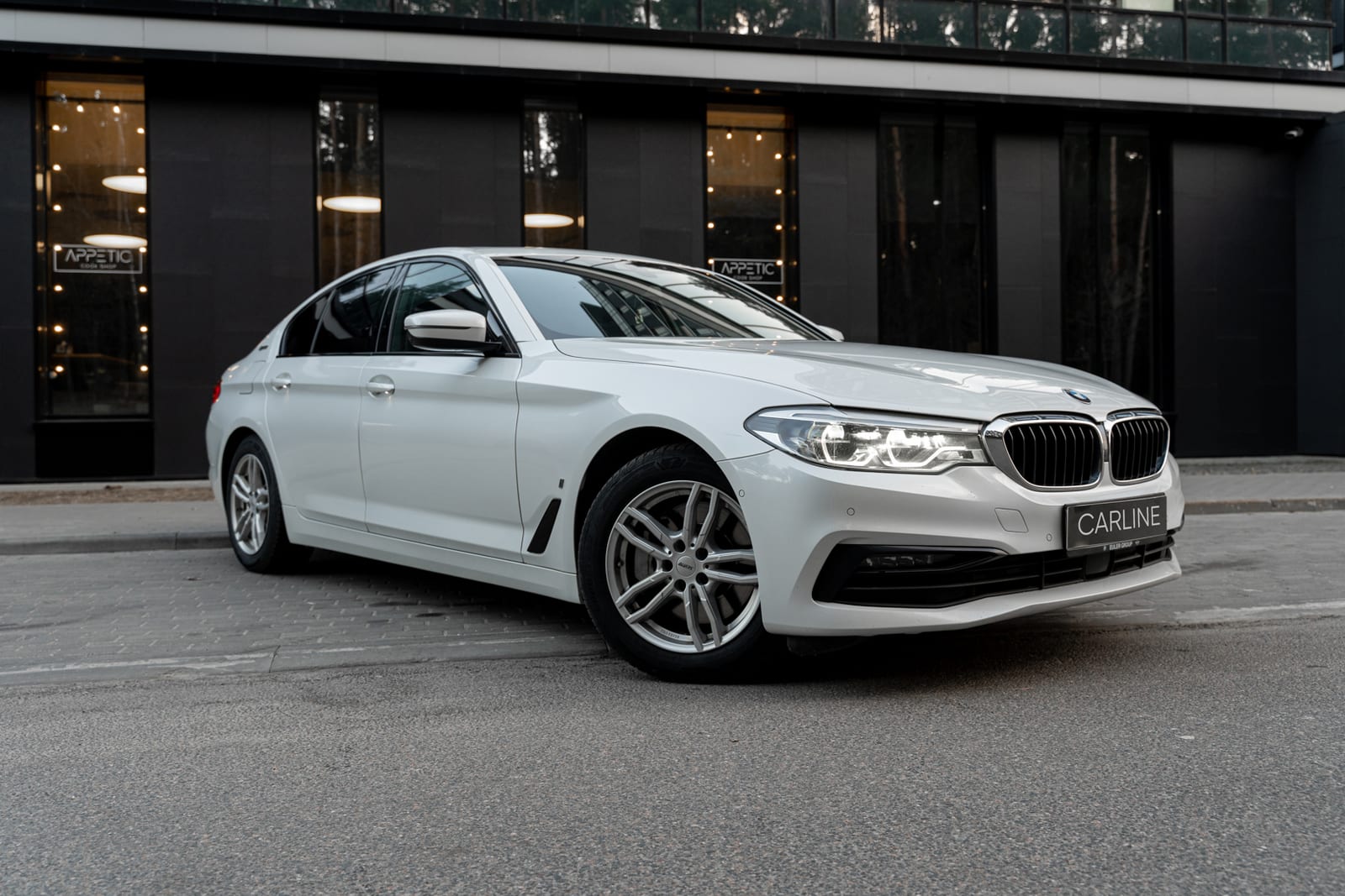 BMW 530e M-Perfomance 2020 — фото 2