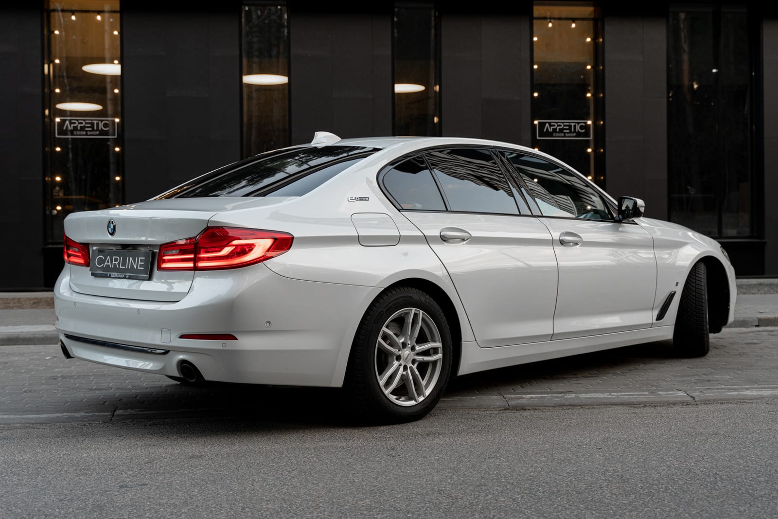 BMW 530e M-Perfomance 2020 — фото 3