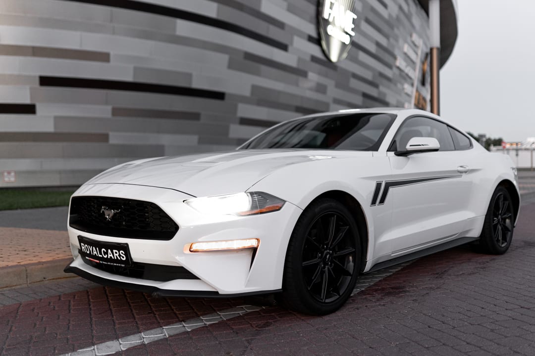 Ford Mustang White 2020 — фото 2