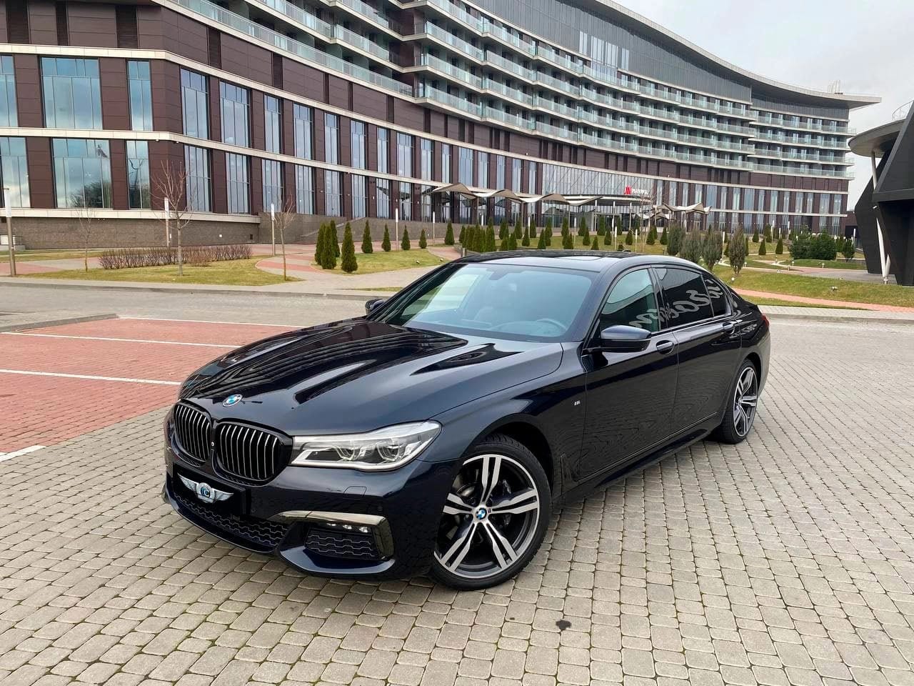 BMW 7-Series (G12) — фото 2