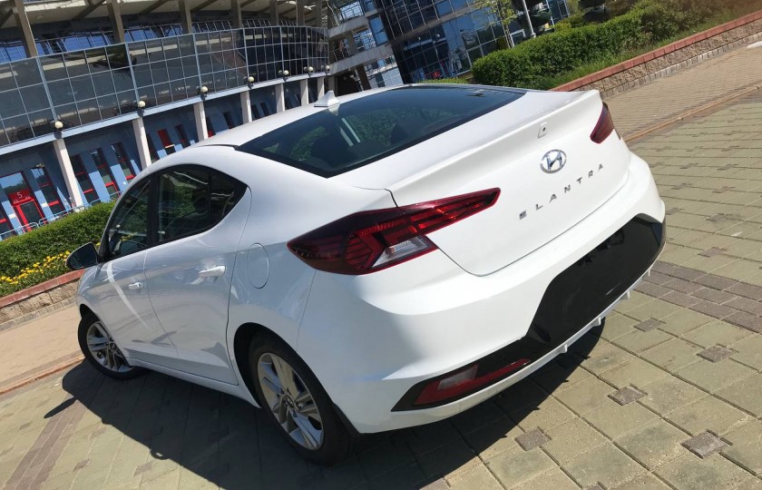 Hyundai Elantra 2020 — фото 3