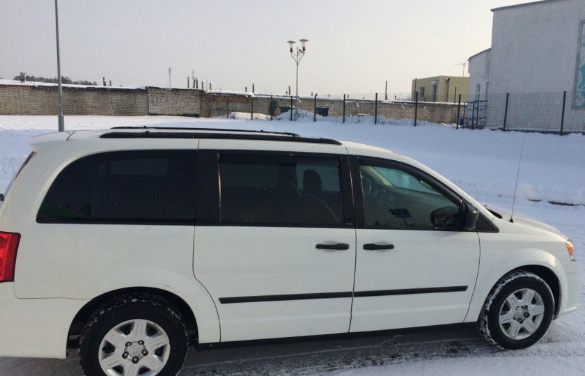 Dodge Grand Caravan — фото 2