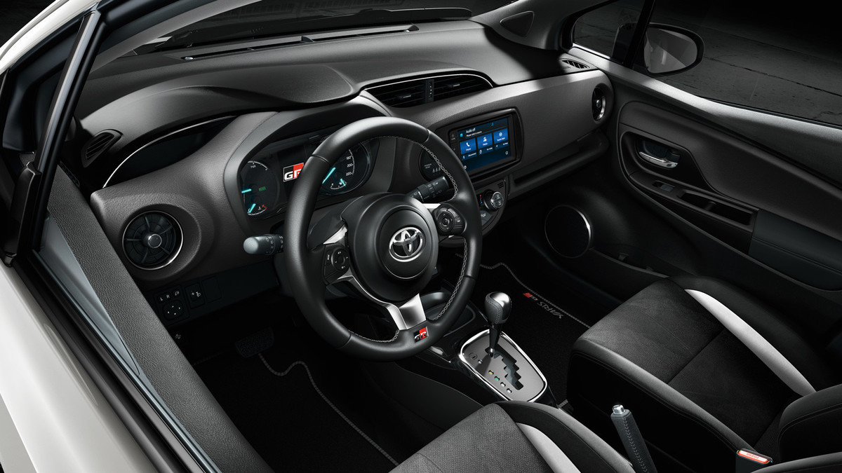 Toyota Yaris 3 двери 2017 — фото 4