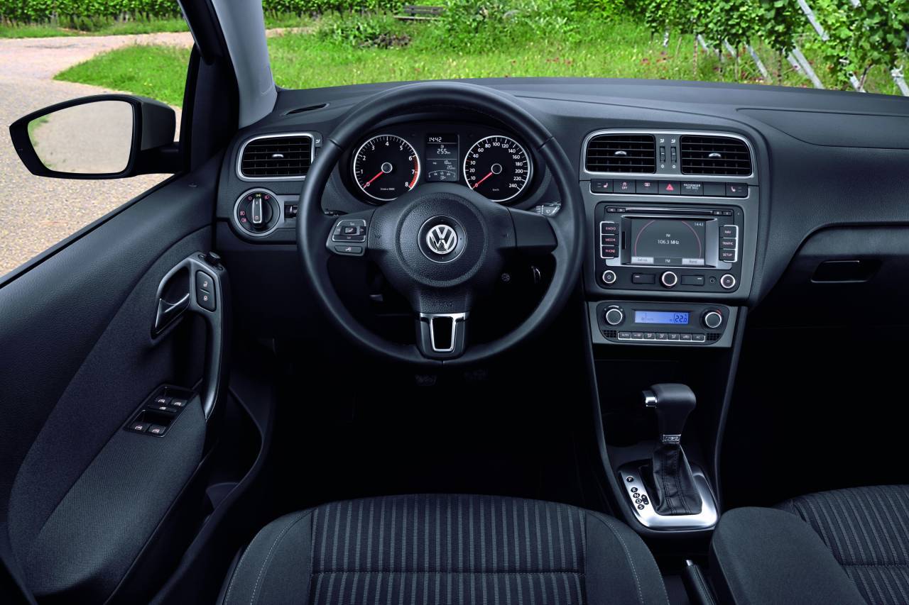 Volkswagen Polo 3 двери 2015 — фото 2