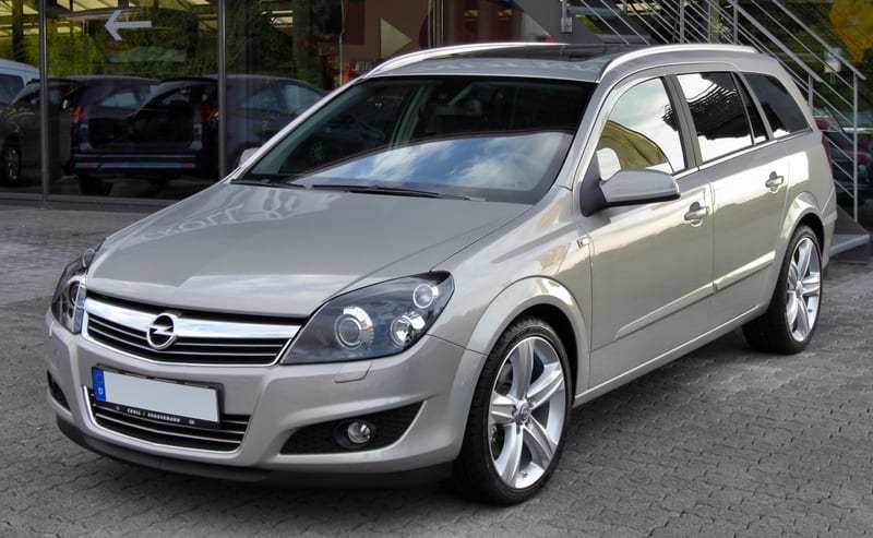Opel Astra Caravan 2013 — аренда от 124 Br/сутки