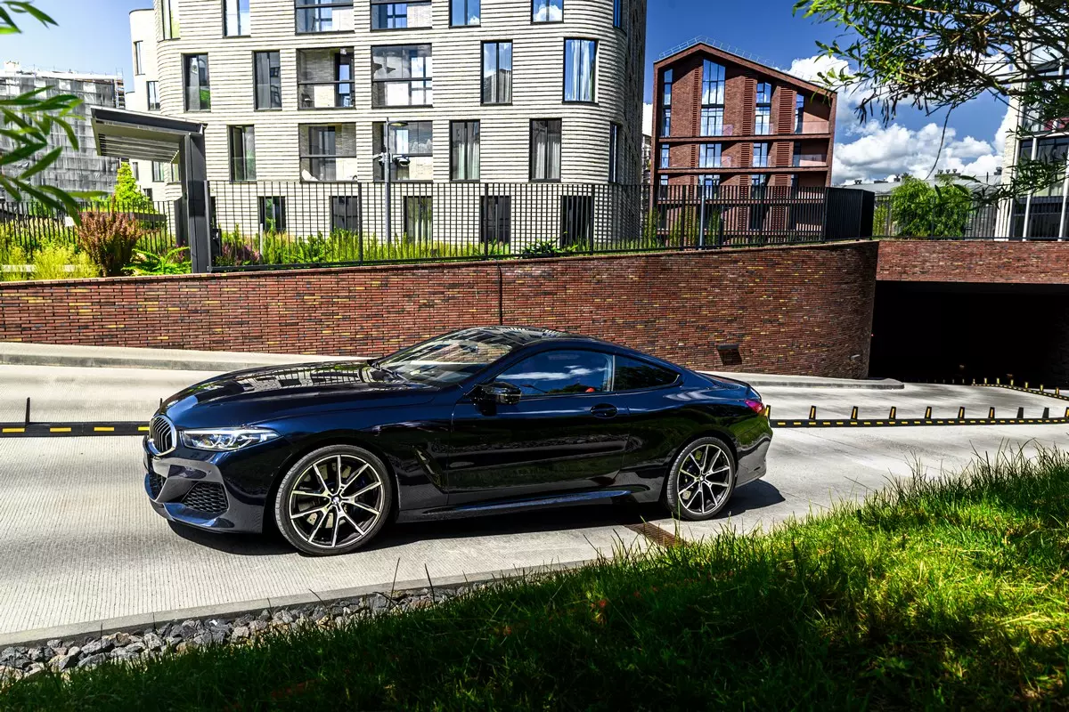 BMW M8 xDrive 2022 — фото 4