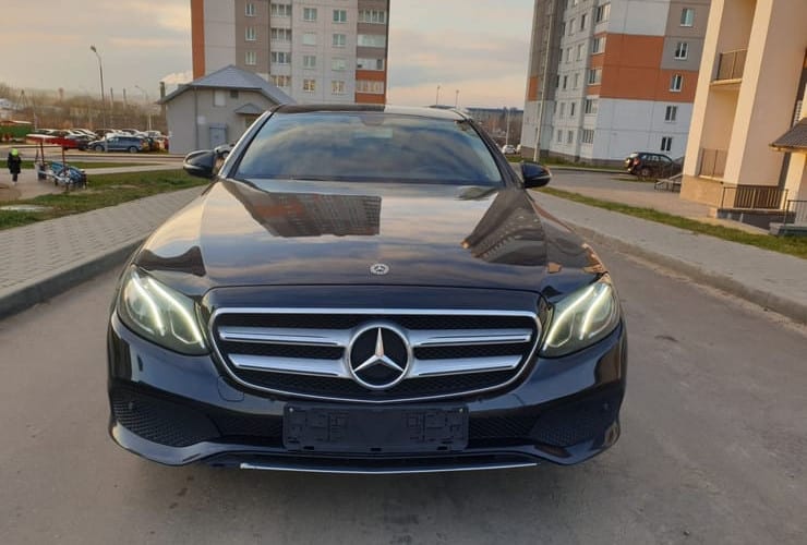 Mercedes-Benz E220d 2017 — аренда от 330 Br/сутки