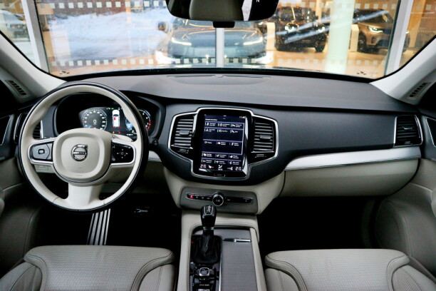 Volvo XC90 2018 — фото 2