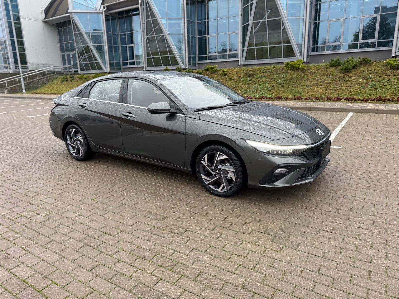 Hyundai Elantra 2025 — фото 2