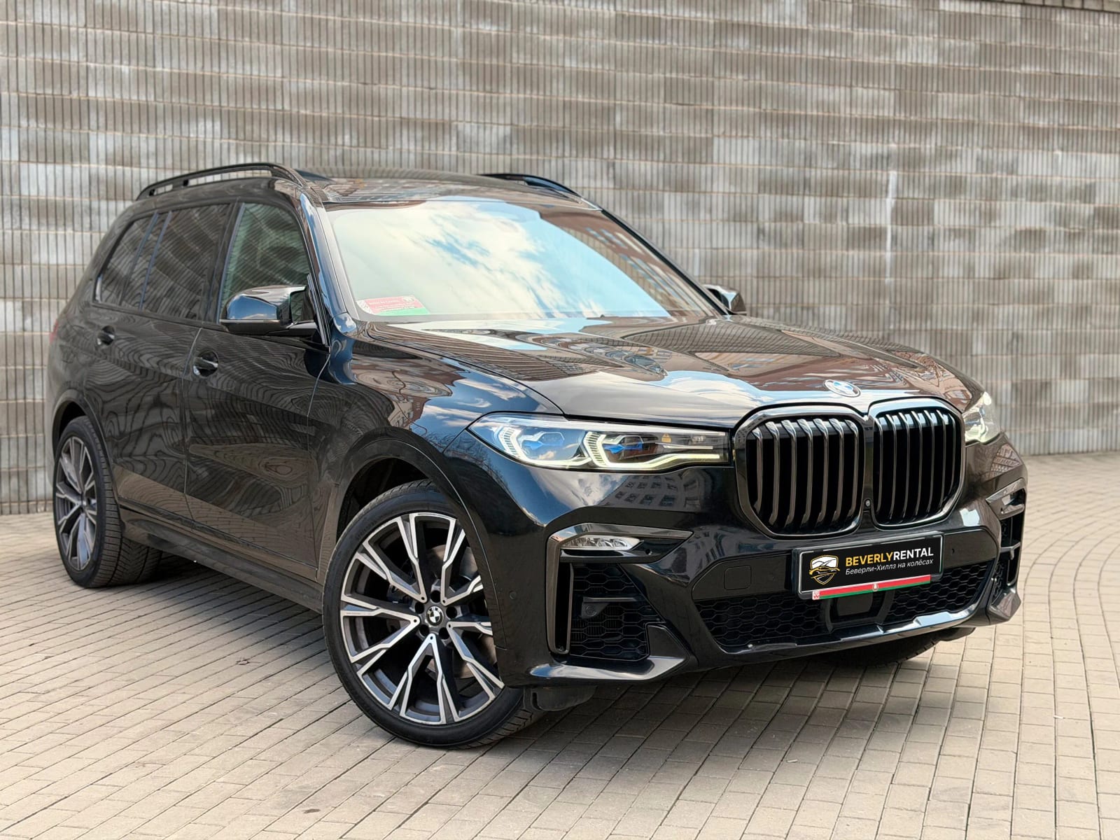 BMW X7 2021 — аренда от 690 Br/сутки