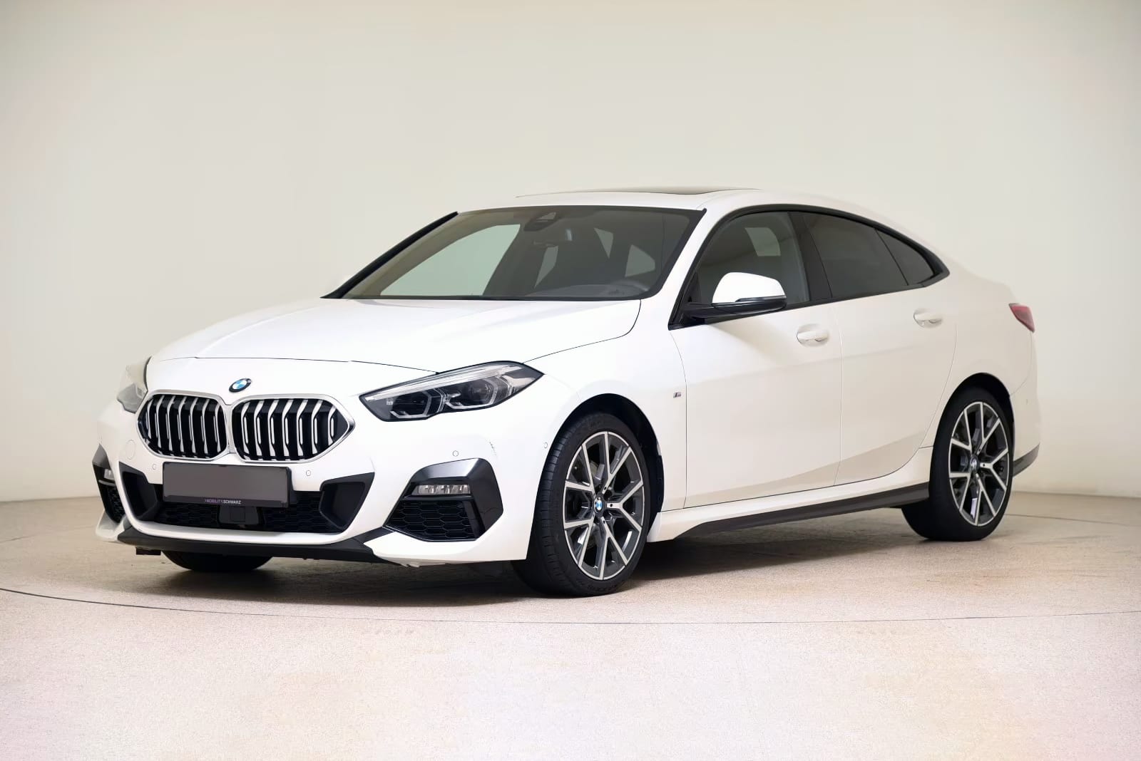 BMW 220 2022 — аренда от 216 Br/сутки
