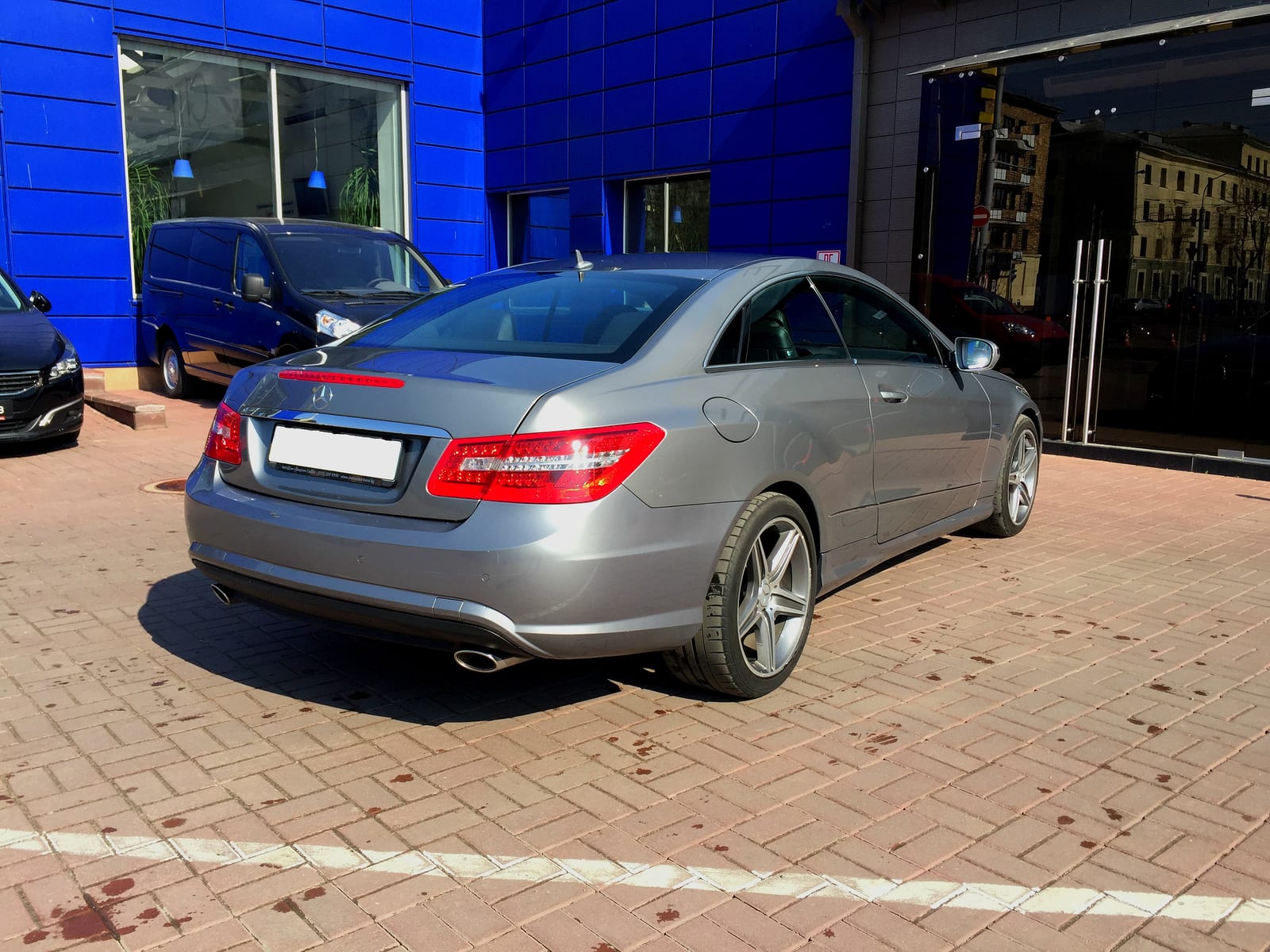 Mercedes-Benz E350 AMG 2011 — фото 4