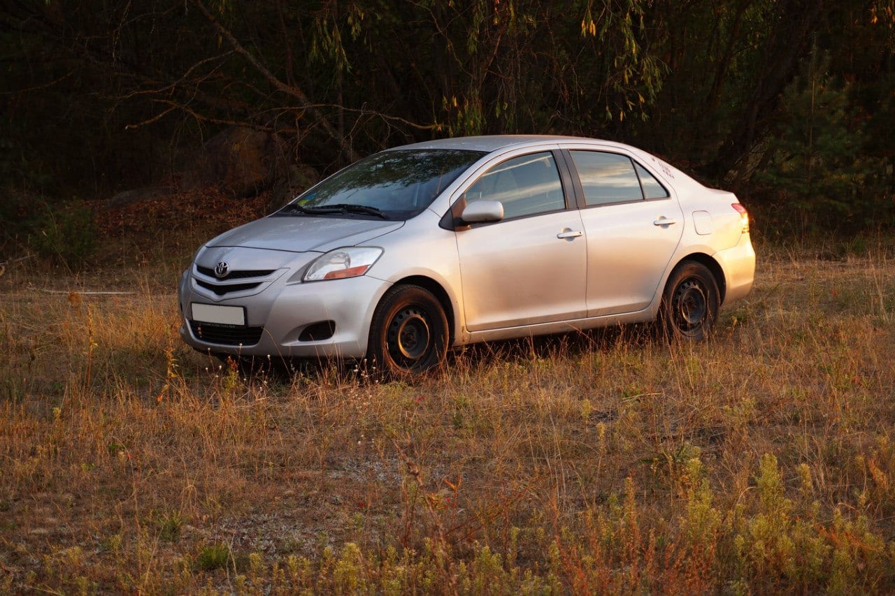 Toyota Yaris 2006 — аренда от 55 Br/сутки