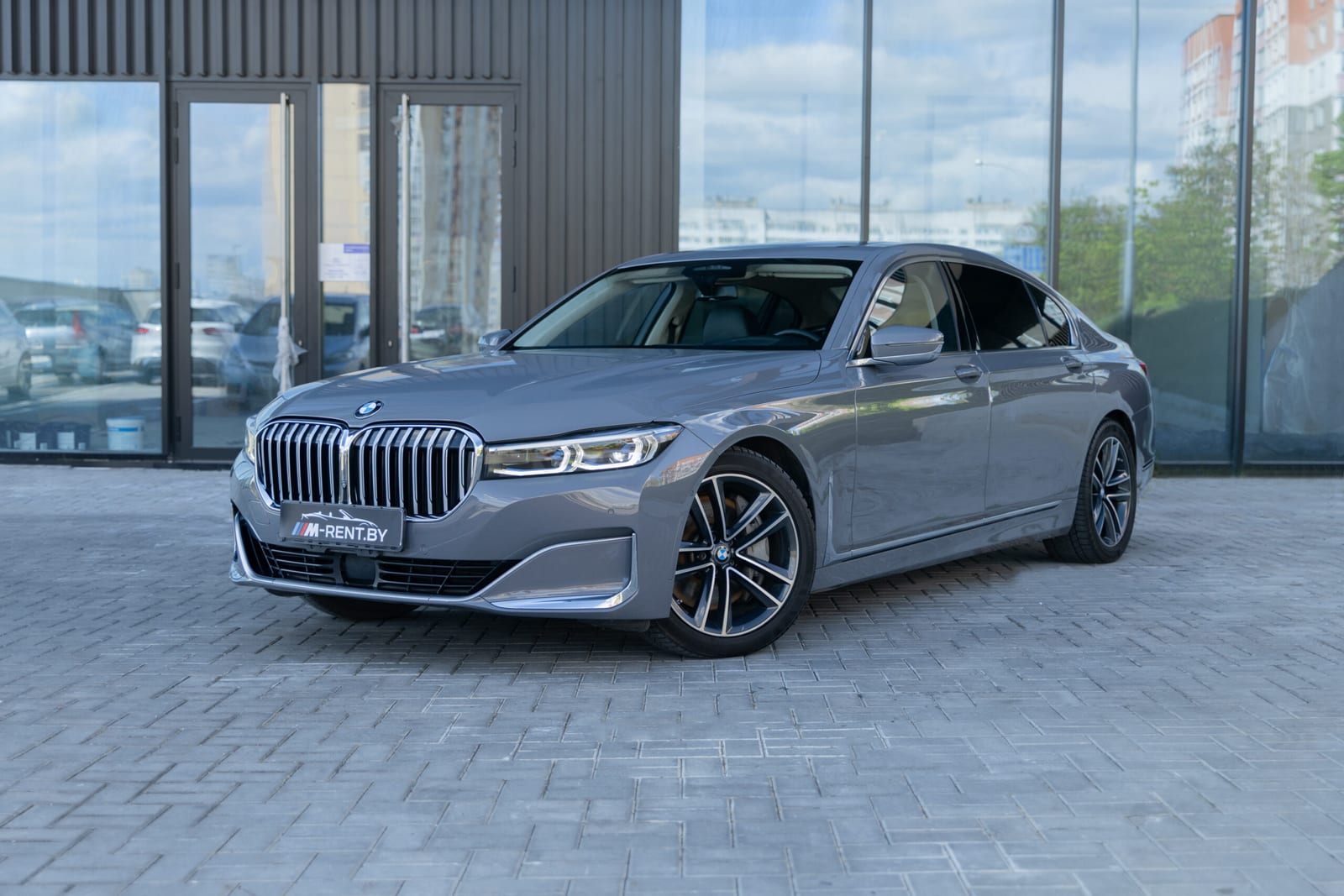BMW 7 Series 750i xDrive G12 Long 2019 — аренда от 860 Br/сутки