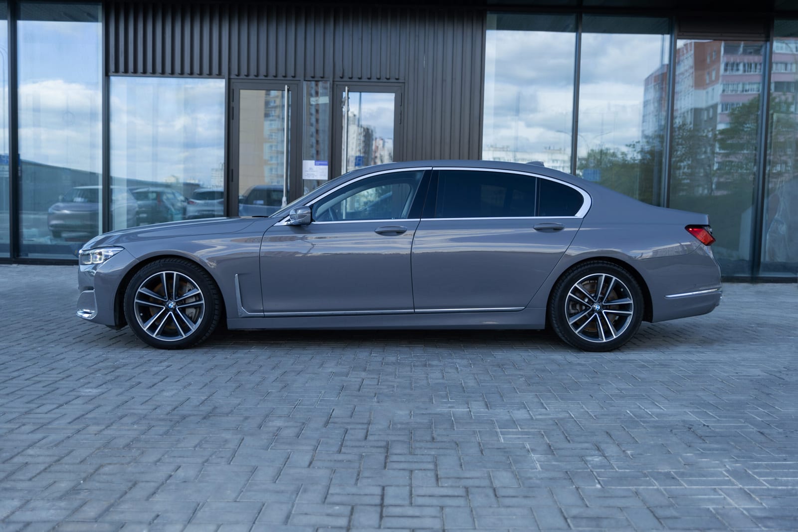BMW 7 Series 750i xDrive G12 Long 2019 — фото 4