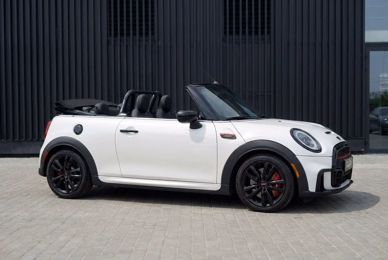 MINI Cooper JCW Cabrio 2023 — фото 4