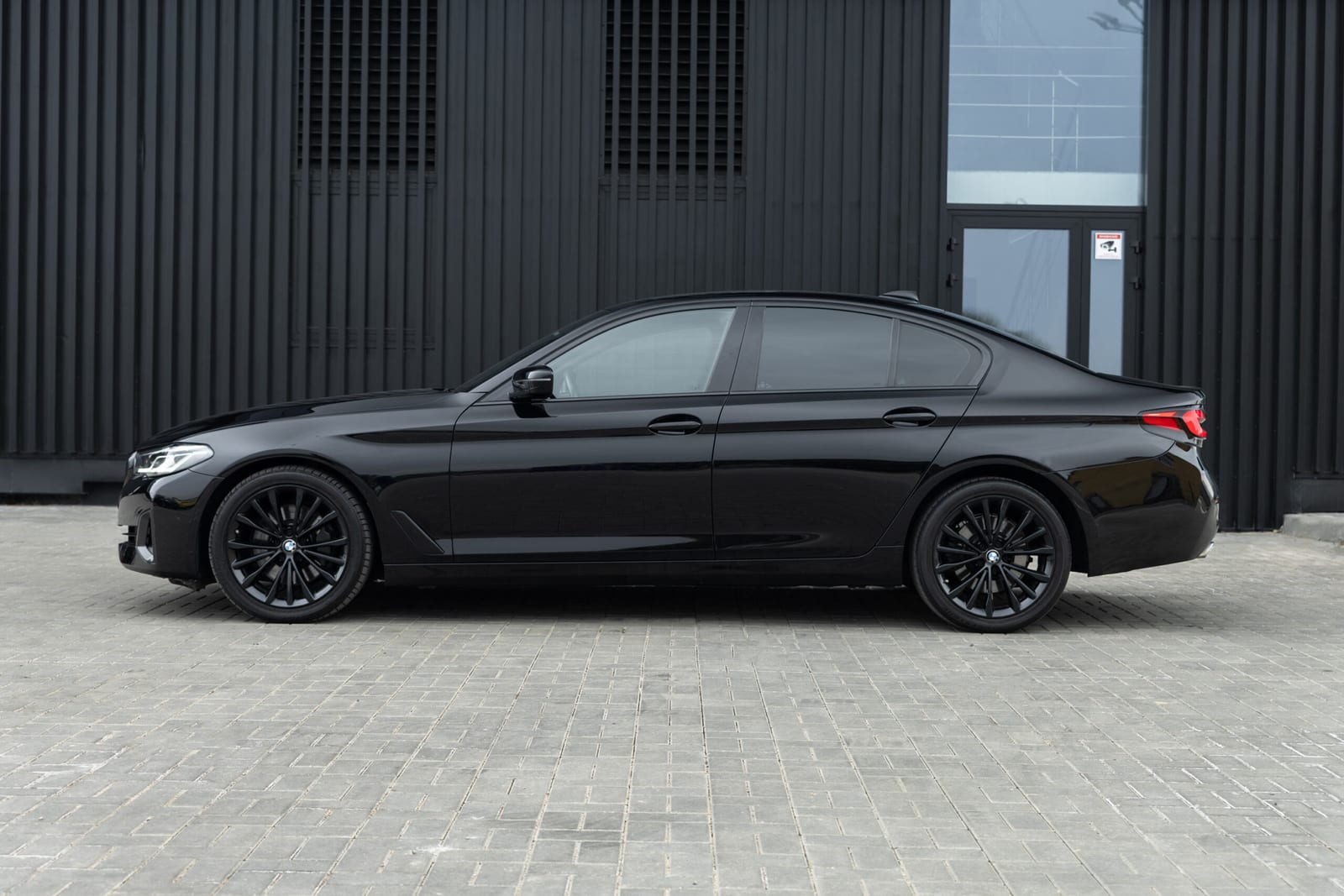 BMW 5 Series 530i xDrive 2021 — фото 4