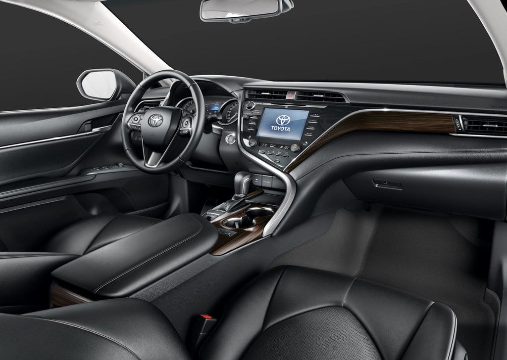 Toyota Camry 2018 — фото 2