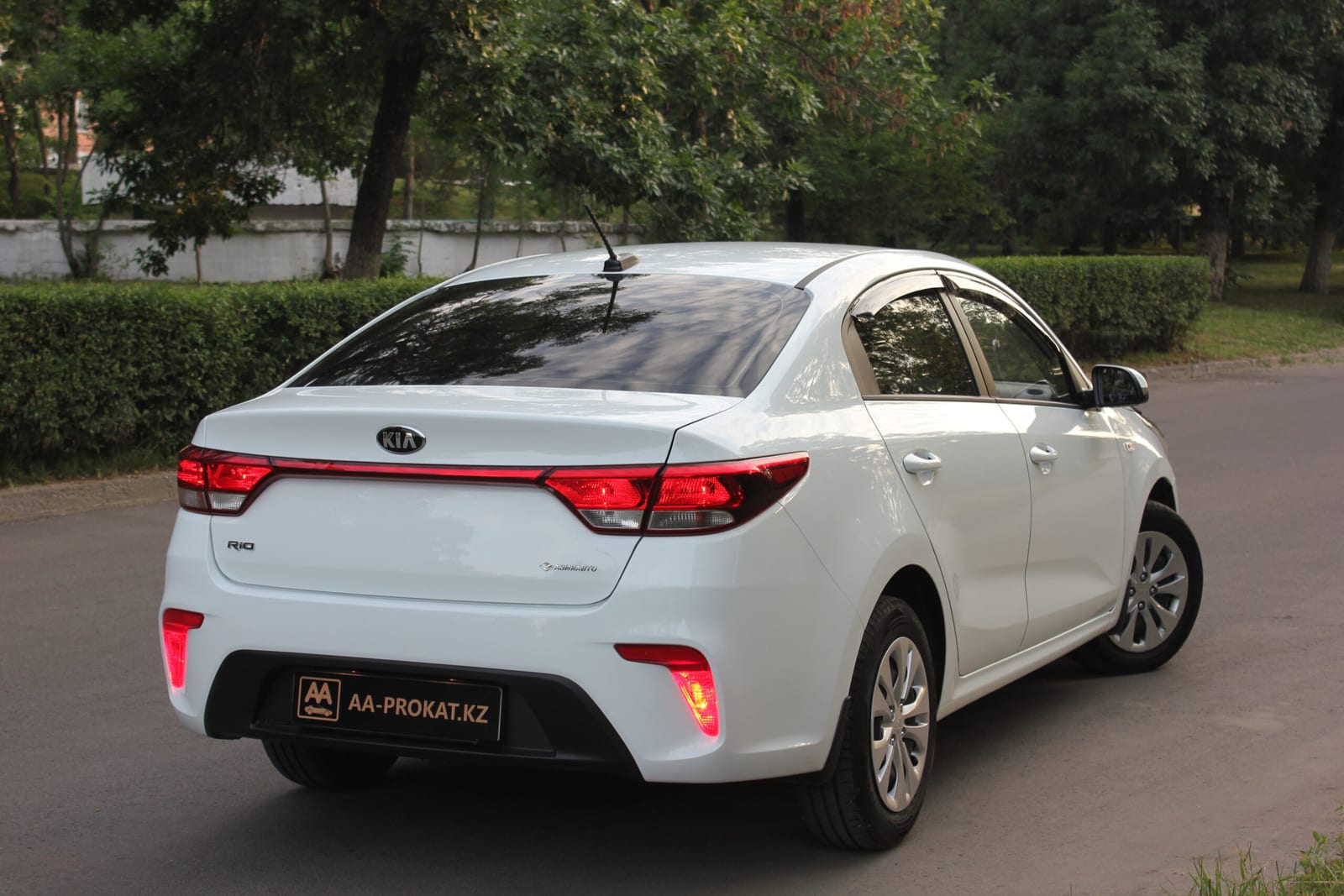 Kia Rio 2018 — фото 2