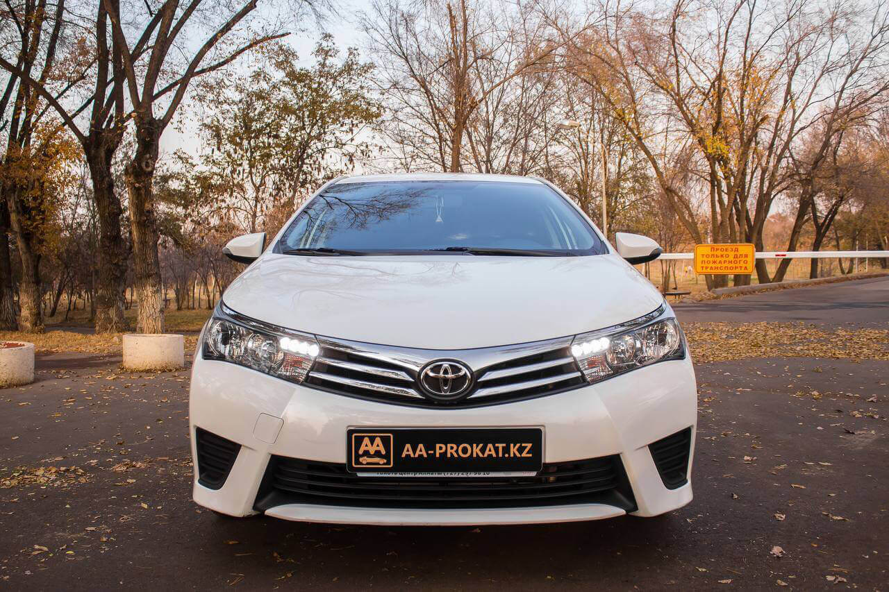 Toyota Corolla 2015 — аренда от 17000 Br/сутки