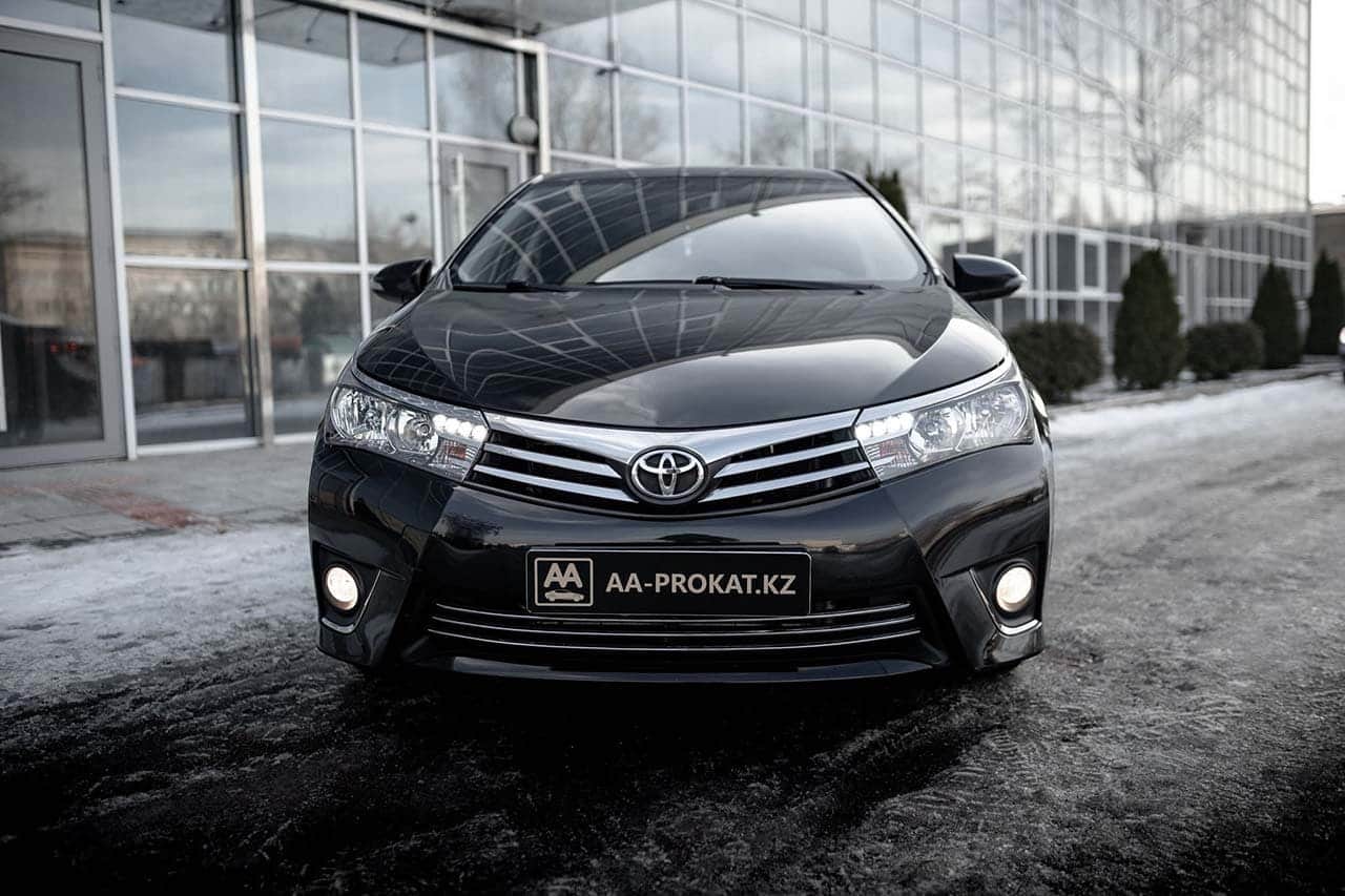 Toyota Corolla 2015 (чёрная) 2015 — аренда от 17000 Br/сутки