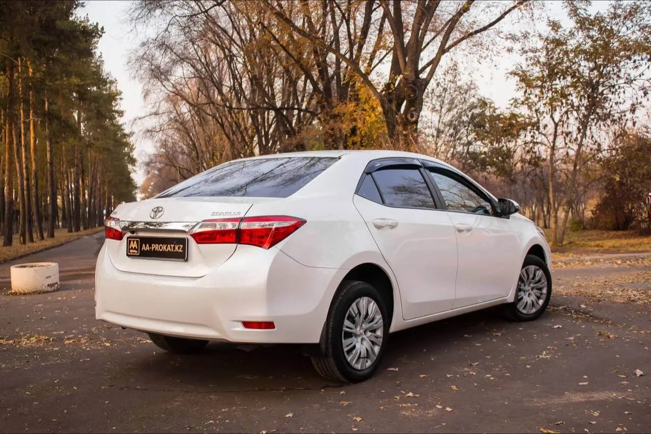 Toyota Corolla 2015 — фото 3