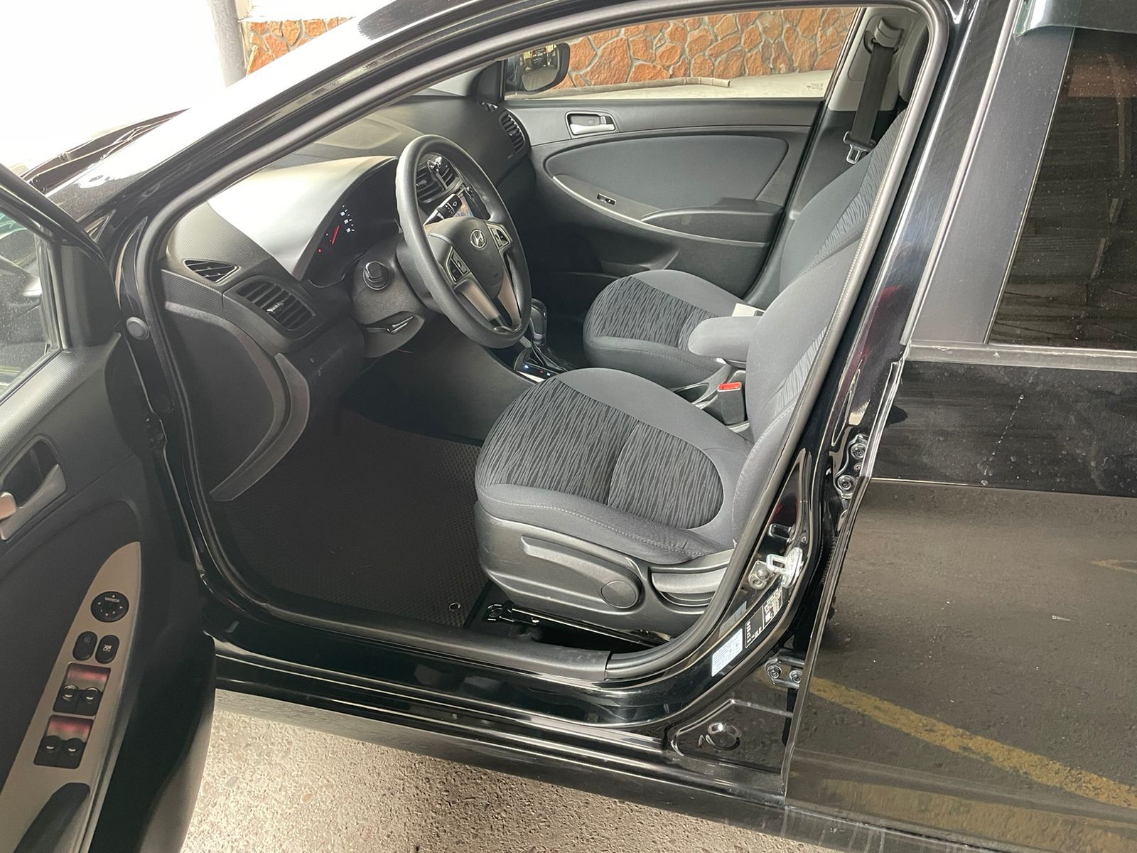 Hyundai Solaris 2015 — аренда от 16000 Br/сутки