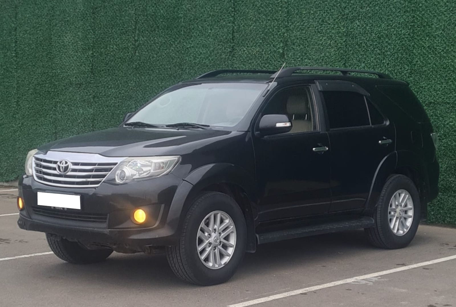 Toyota Fortuner 2012 — фото 2