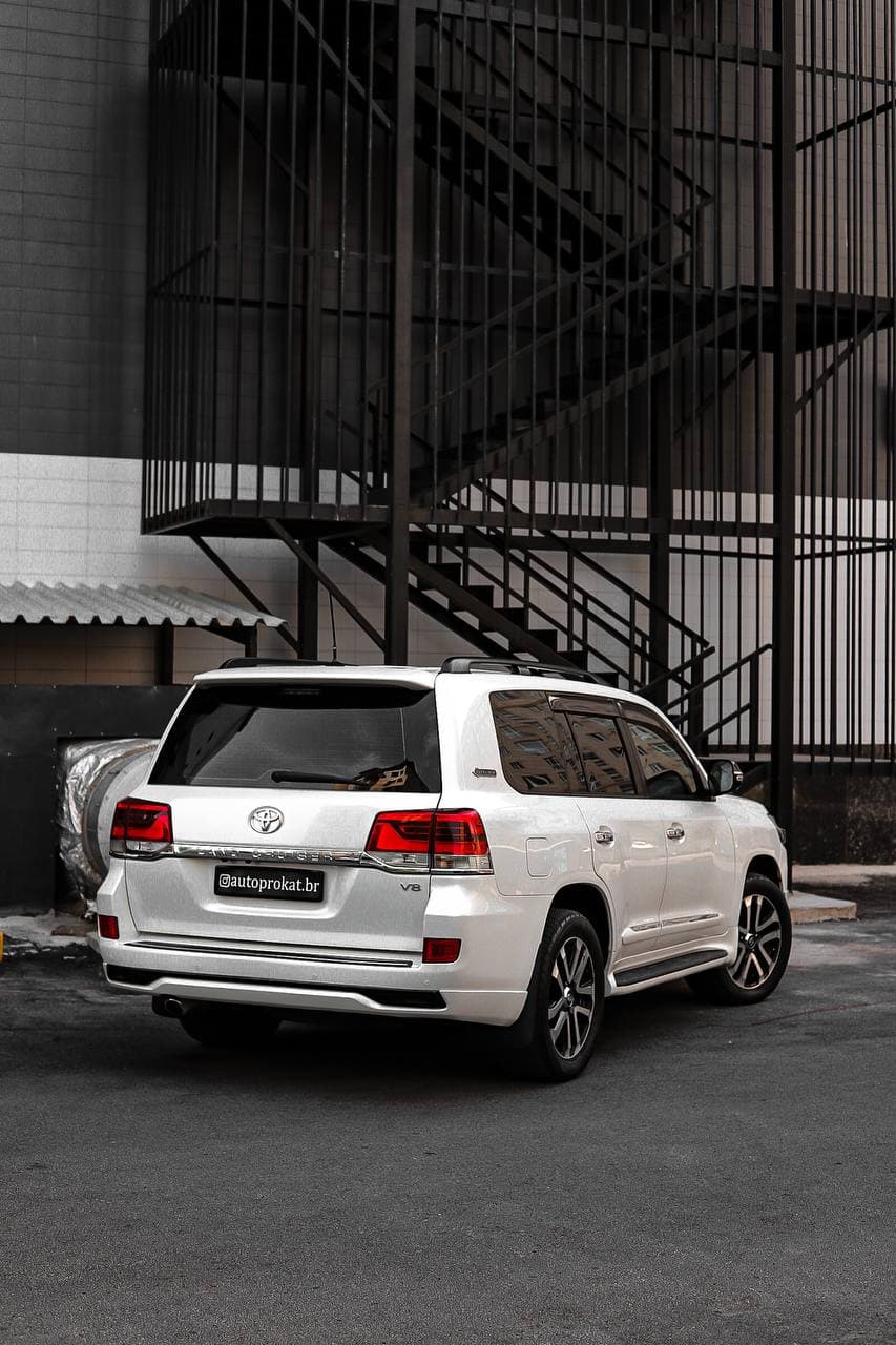 Toyota Land Cruiser 200 — фото 2