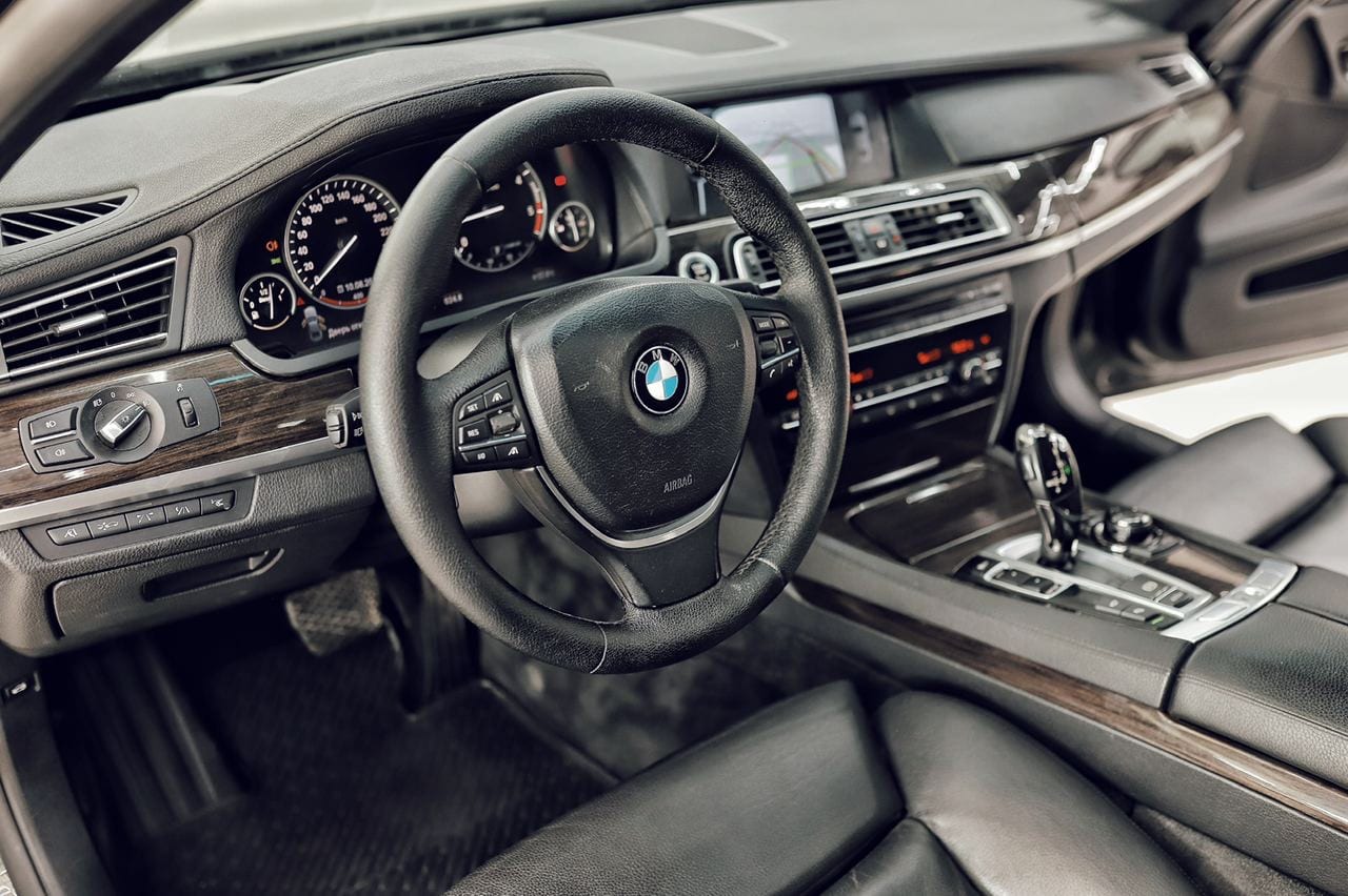 BMW 5 Series (F10) — фото 4
