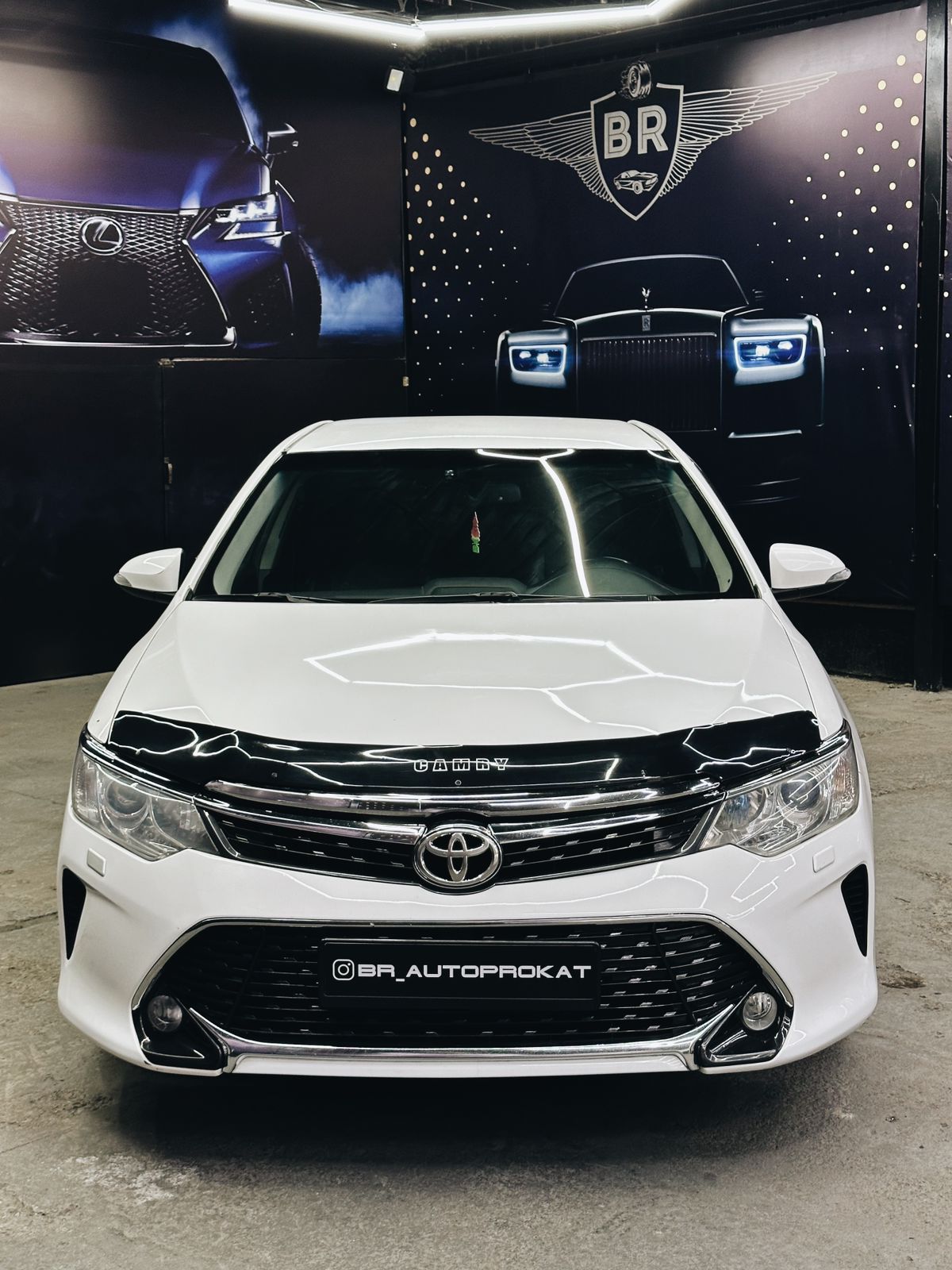 Toyota Camry 55 (Белый 158) — аренда от 32000 Br/сутки