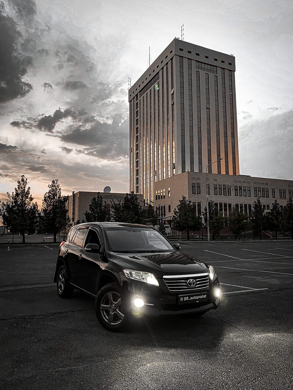 Toyota RAV4 — аренда от 27000 Br/сутки