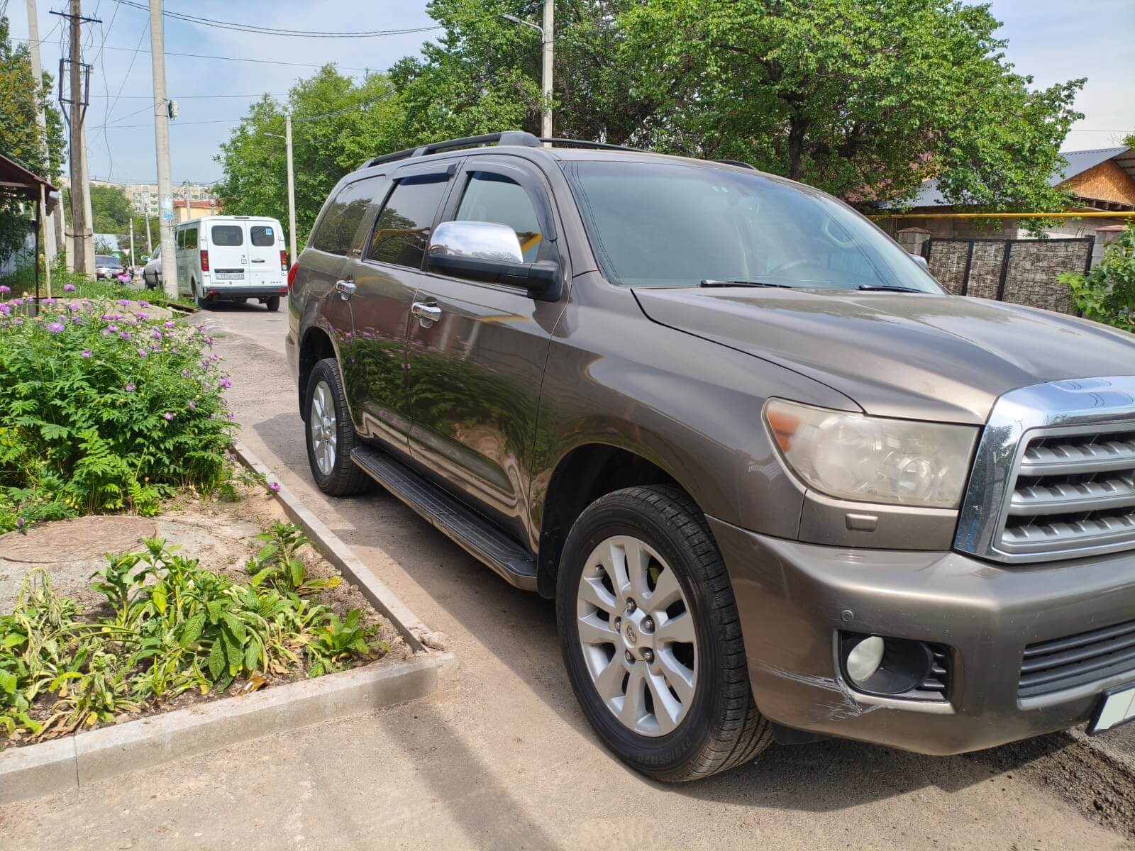 Toyota Sequoia 2009 — фото 2