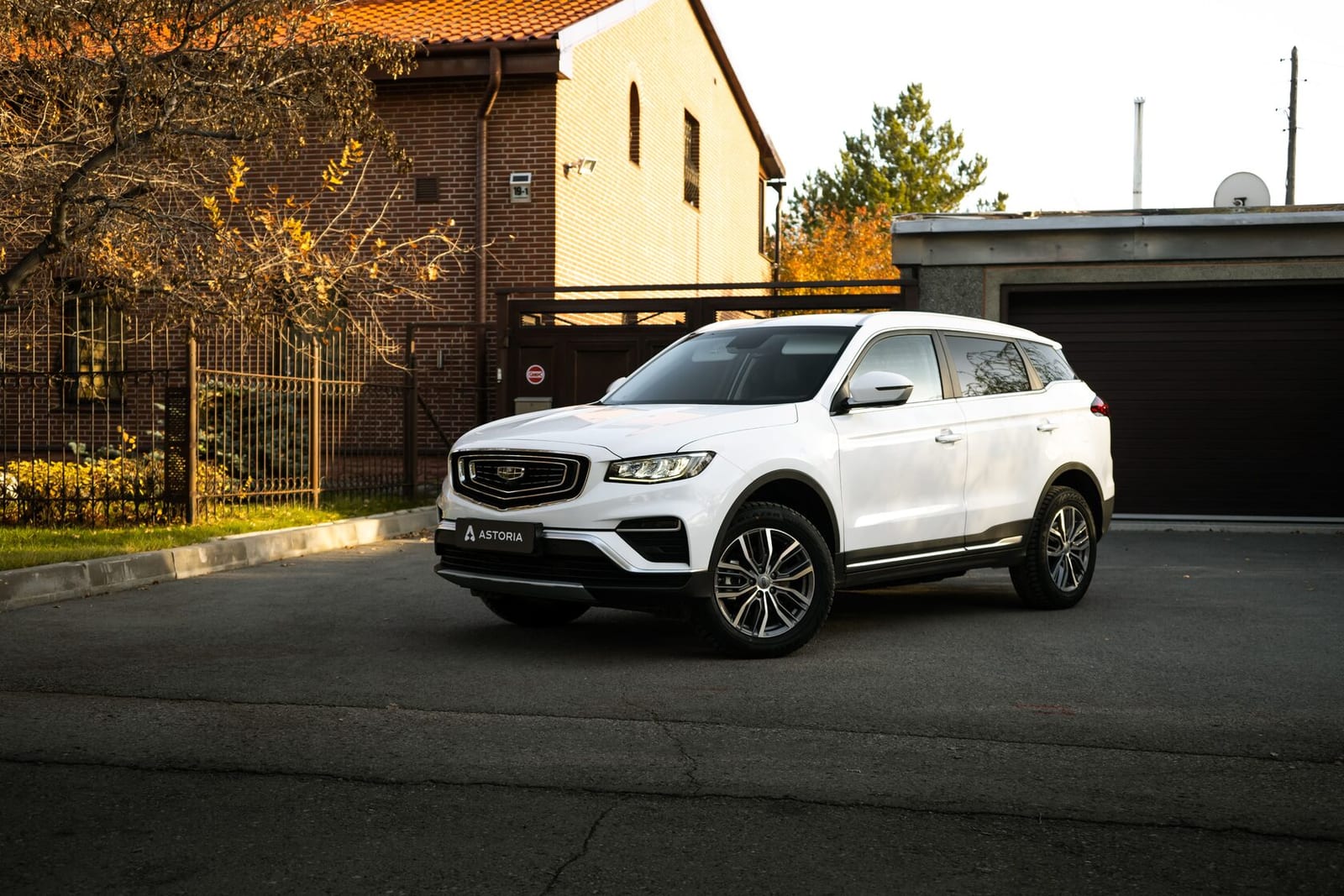 Geely Azkarra 2023 — аренда от 31500 Br/сутки