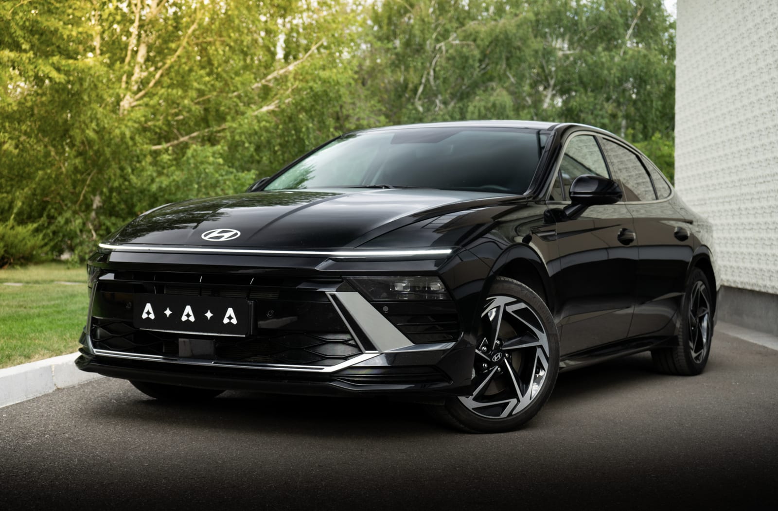 Hyundai Sonata 2023 — аренда от 36500 Br/сутки