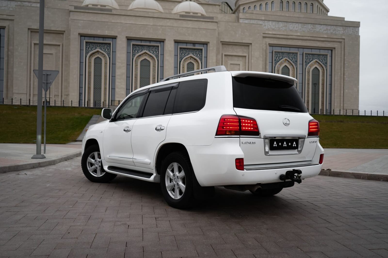 Lexus LX 570 (7 мест) 2012 — фото 4