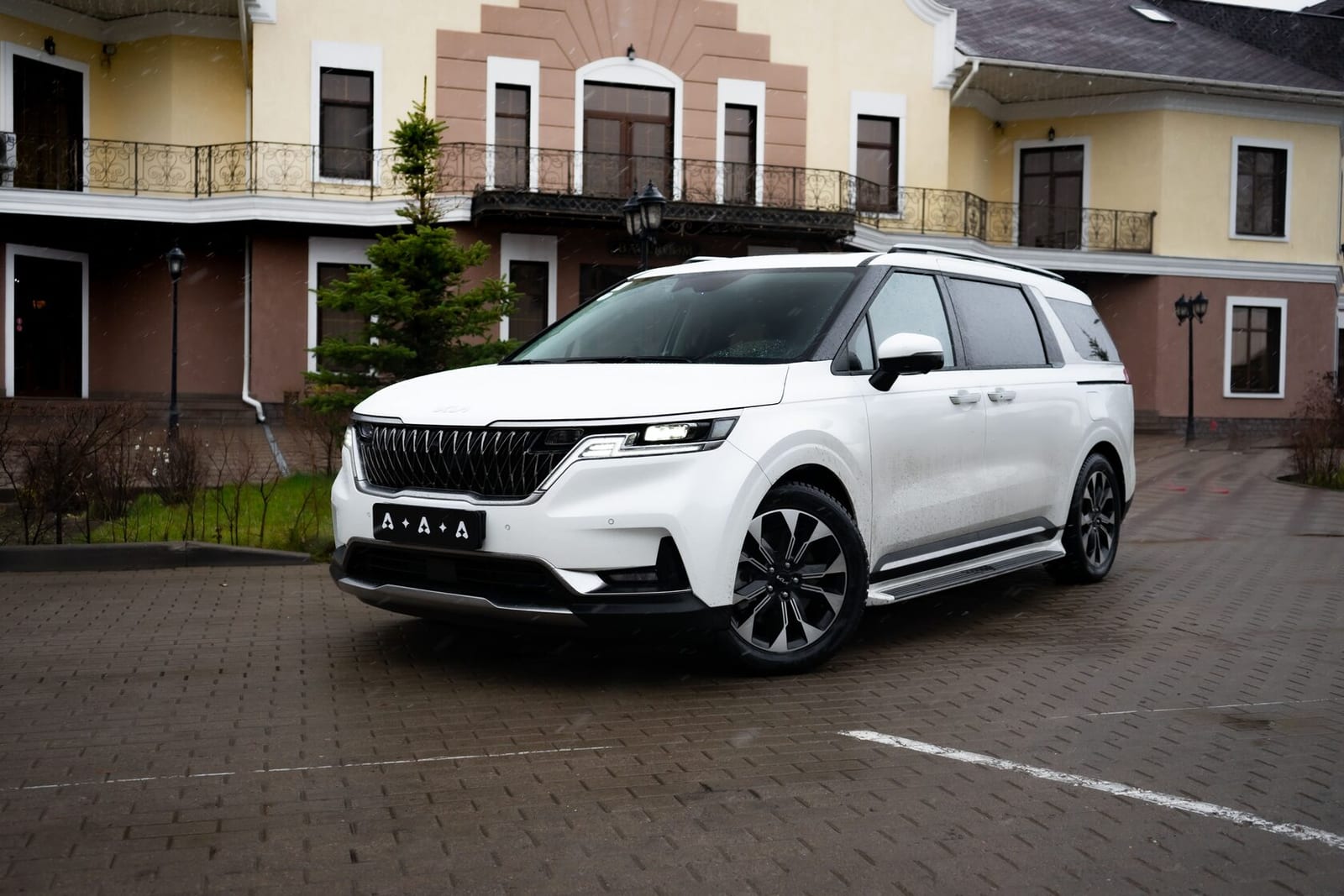 Kia Carnival 2022 — аренда от 60000 Br/сутки