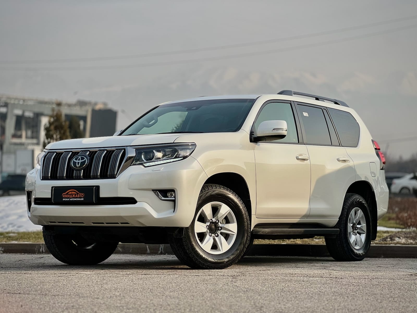 Toyota Land Cruiser Prado 4.0 2022 — аренда от 90000 Br/сутки