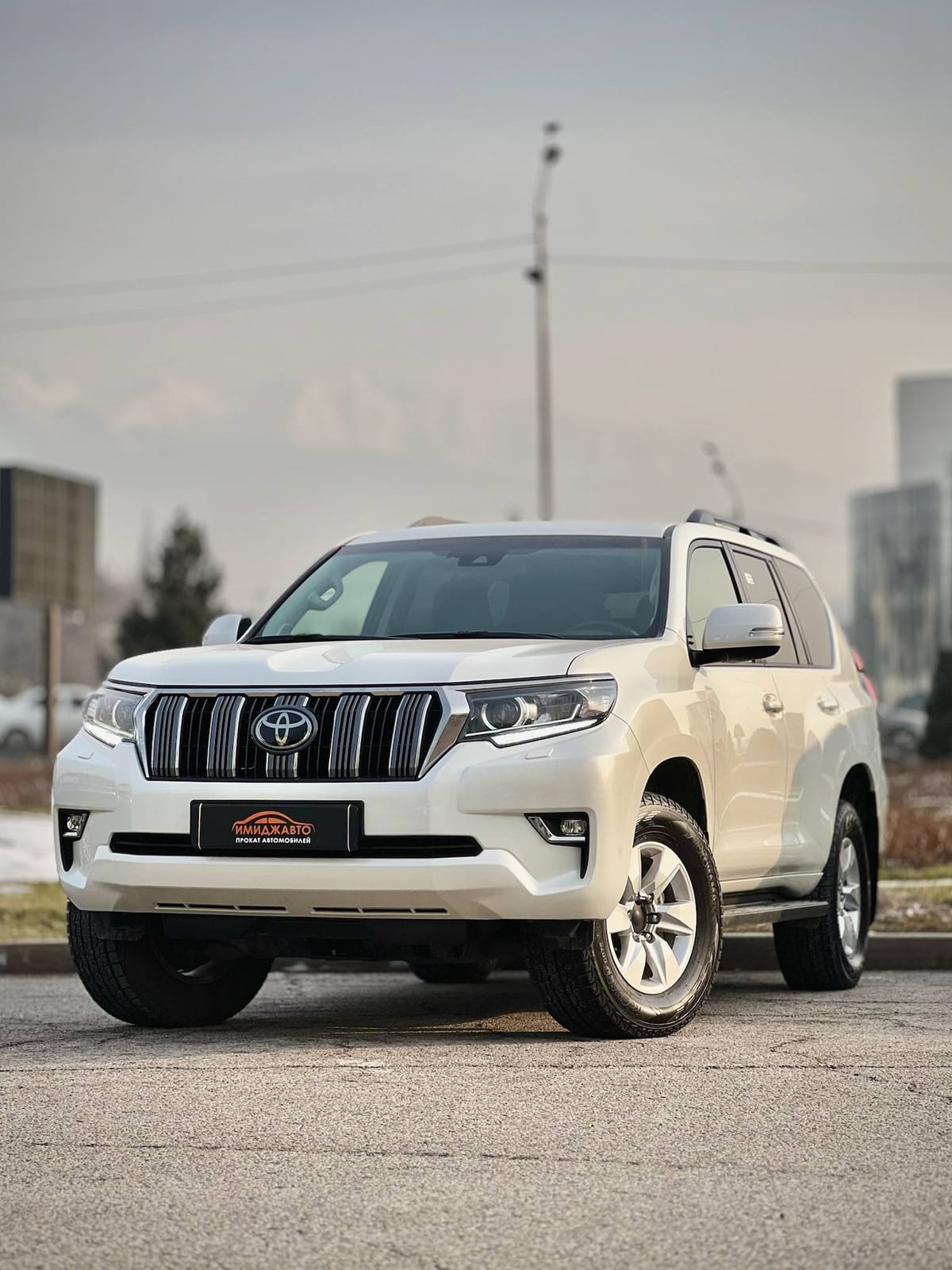 Toyota Land Cruiser Prado 4.0 2022 — фото 3