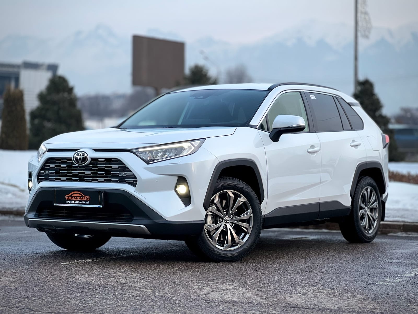 Toyota RAV4 2024 — аренда от 45000 Br/сутки