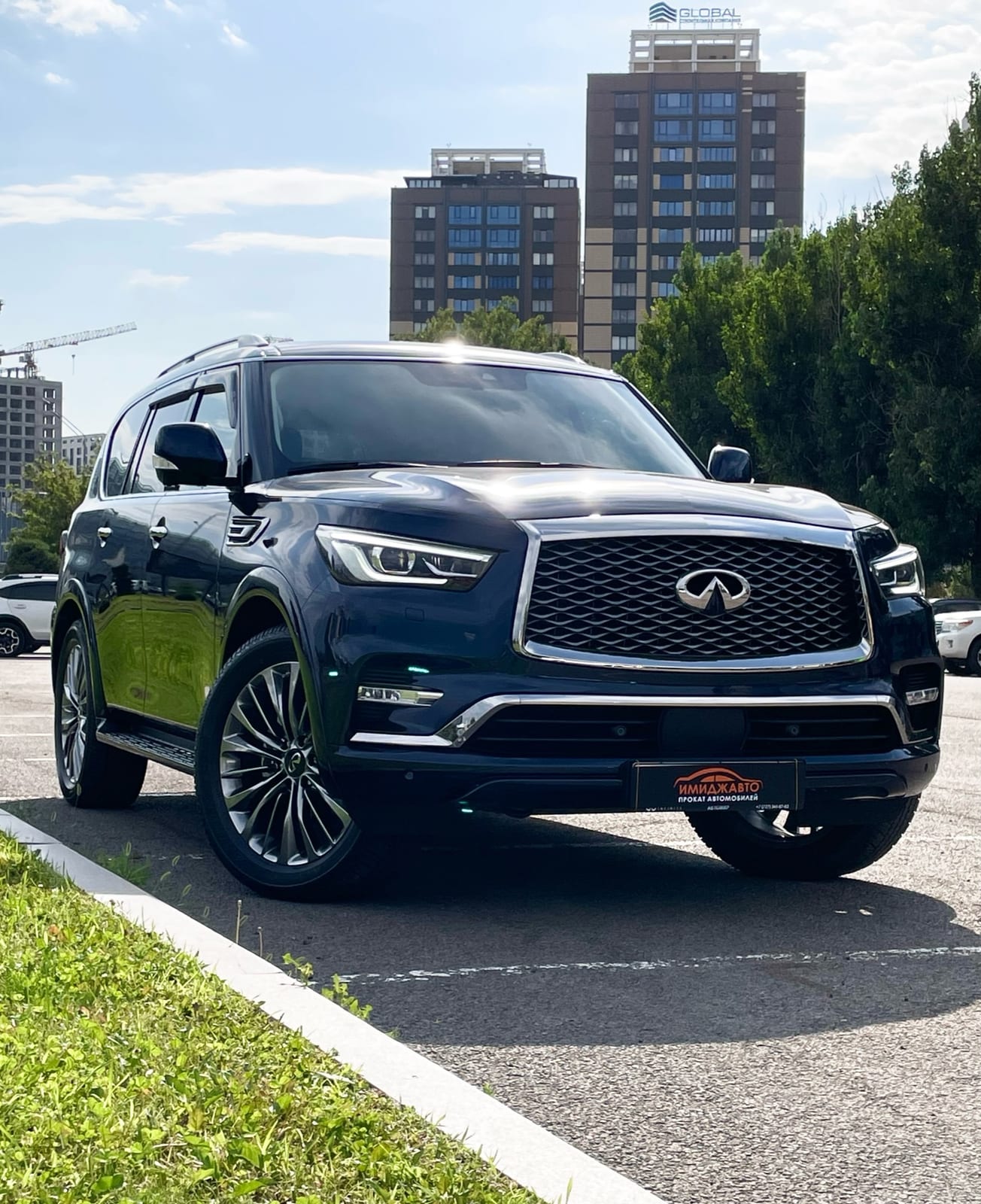 Infiniti QX80 2022 — фото 2